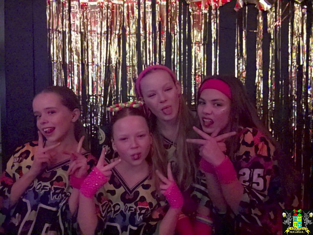 ../Images/Jeugd Opwarmbal Photobooth 050.jpg